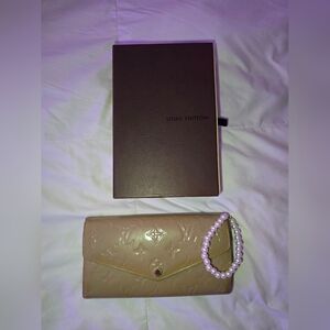 LV Monogram Vernis Patent Leather Sarah Wallet